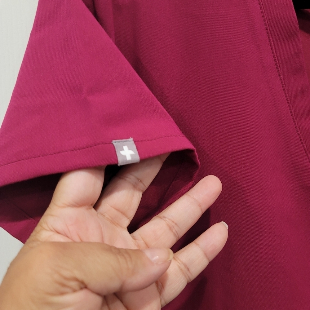 Sz Small Figs Scrub Top Tech Collection Casma Three-Pocket Raspberry - Picture 4 of 11